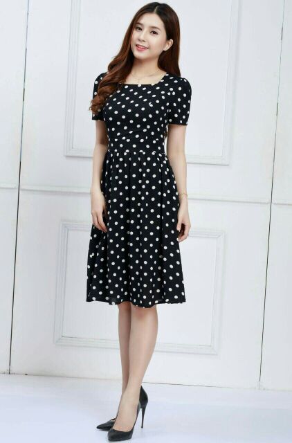 Váy Đầm công sở xòe chấm bi cổ vuông thiết kế cao cấp | BigBuy360 - bigbuy360.vn