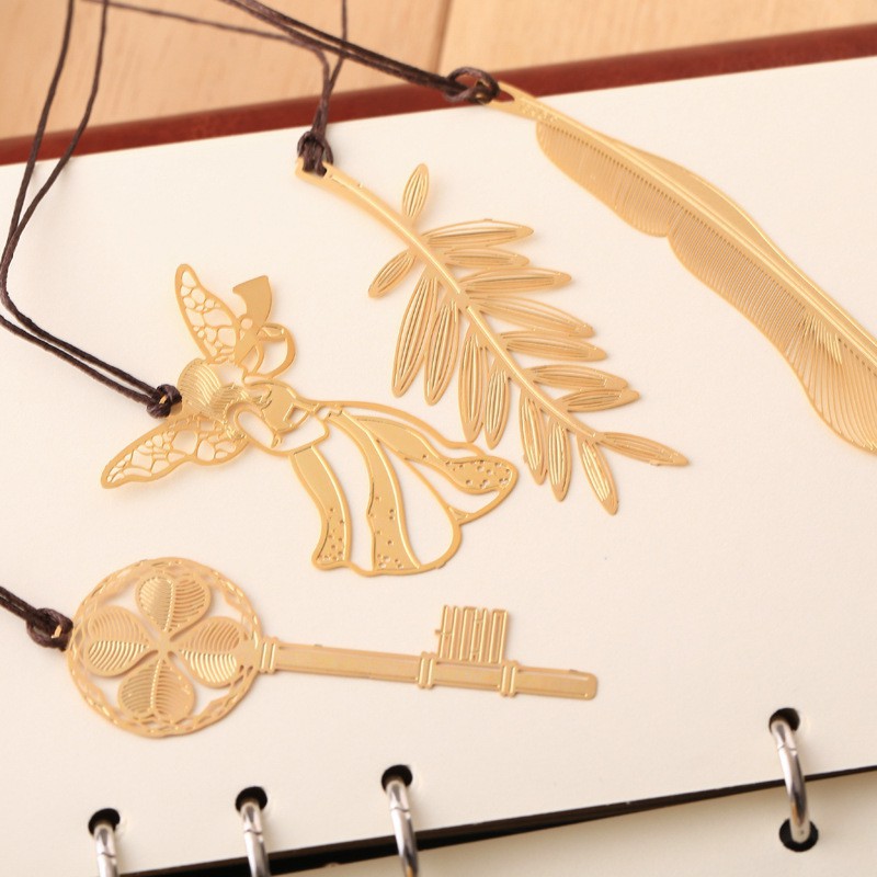 Bookmark Kẹp Sách Hàn Quốc Kim Loại Phủ Màu Metallic Made In Korea - 1 cái