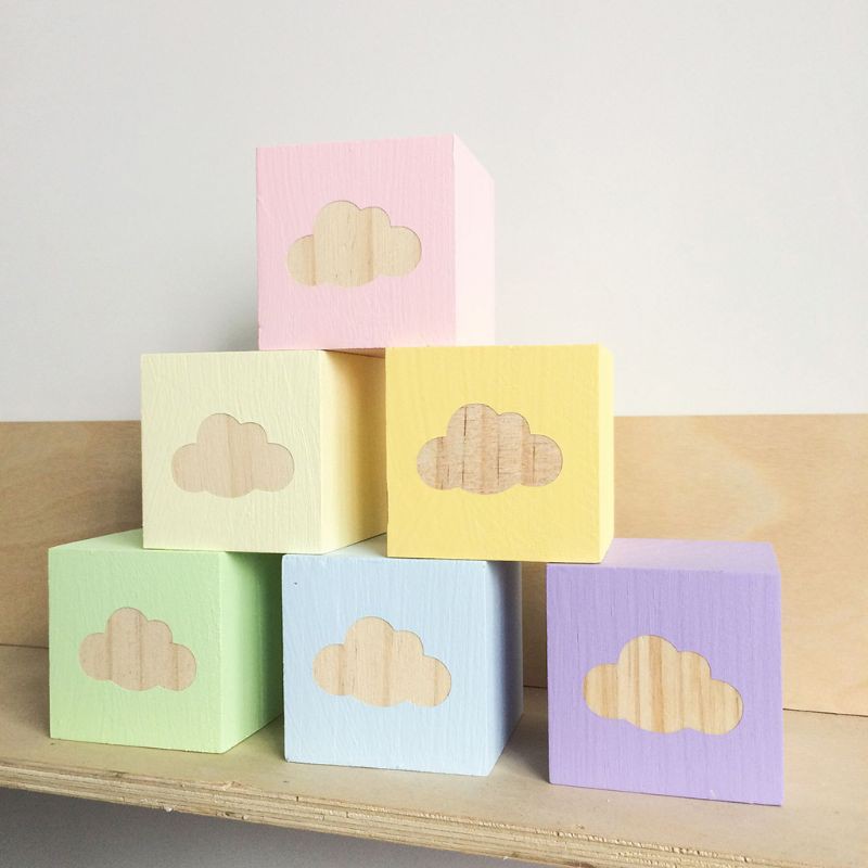 Khối gỗ vuông khắc hình đám mây trang trí phòng bé