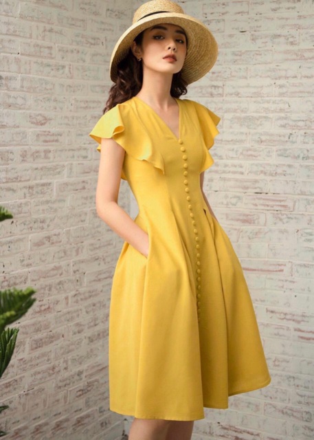 Đầm váy vàng nút bọc tay cánh tiên