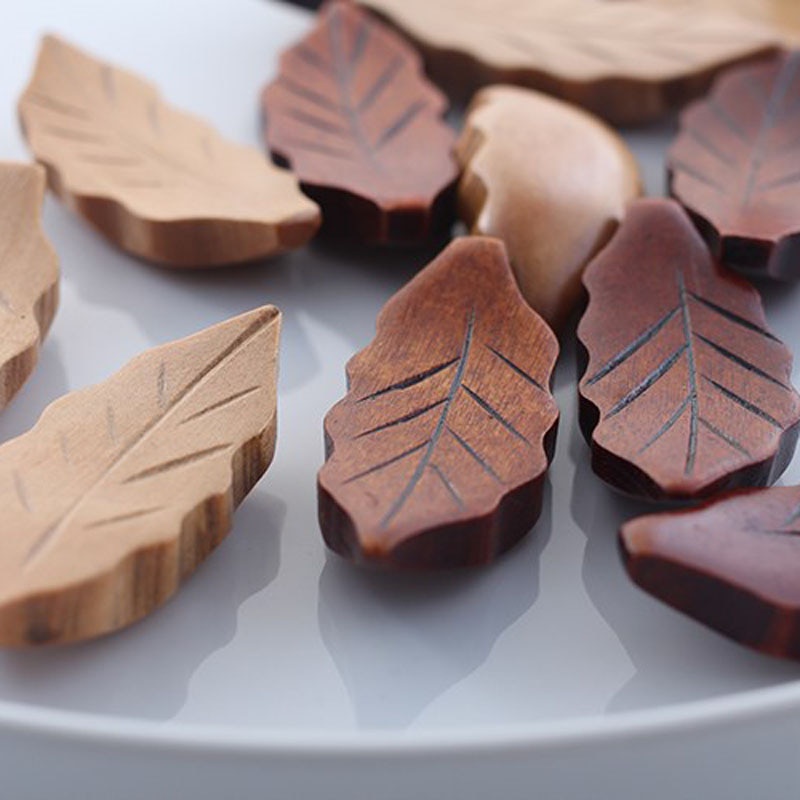 Giá đỡ đũa muỗng nĩa hình chiếc lá bằng gỗ