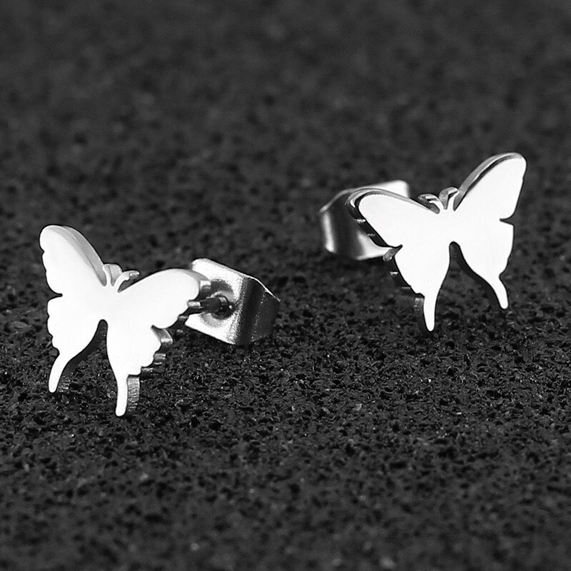 Khuyên titan hình bướm butterfly cá tính