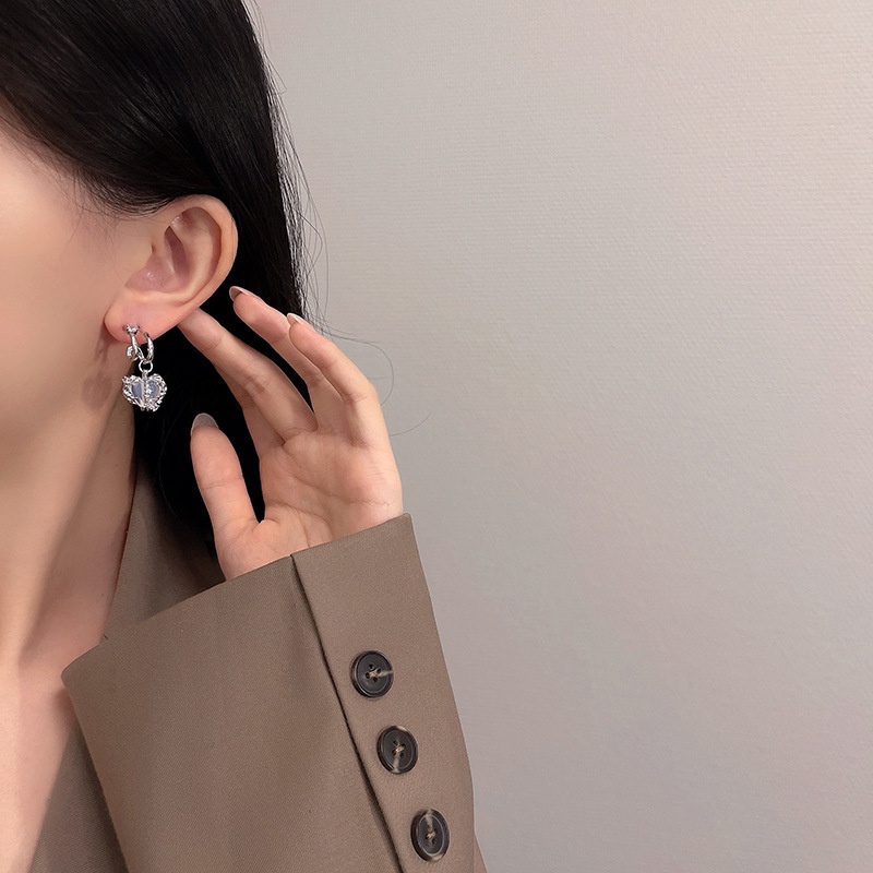 Khuyên Tai Hình Trái Tim Đính Đá Zircon Phong Cách hip hop Sang Trọng Thời Trang Hàn Quốc