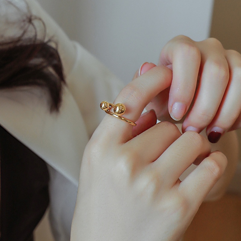 Nhẫn titan 2 bi tròn xoắn không gỉ UR200303WR2206