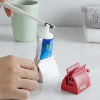 Dụng cụ nặn kem đánh răng thông minh