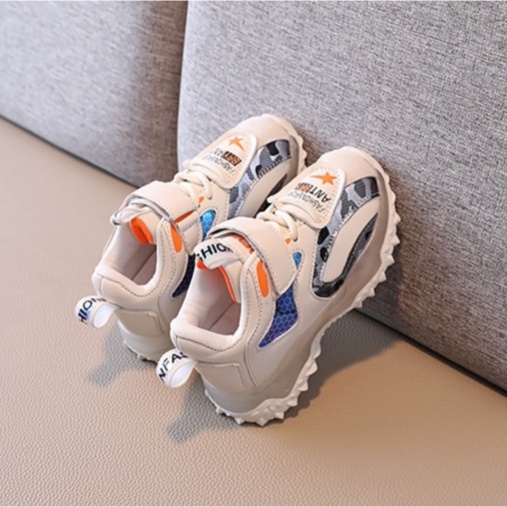 Giày thể thao đèn LED đế gai cho bé trai bé gái từ 1 tuổi đến 5 tuổi . Richkidsstore2021