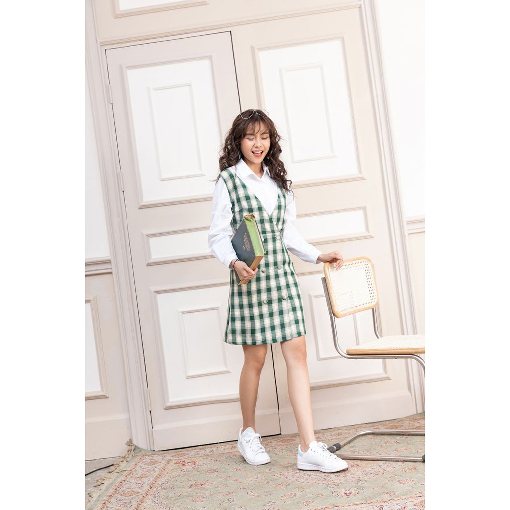 [Mã WABRLOW5 giảm 15% đơn 300K] Yếm váy đính hai hàng cúc YVW0405 - 92WEAR | BigBuy360 - bigbuy360.vn