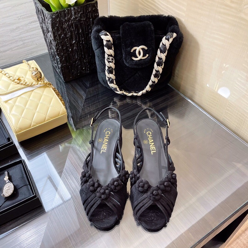 dép xăng đan chất da cừu đặc biệt mềm và thoải mái hoạ tiết hoa trà đính trang trí 𝘾𝙝𝙖𝙣𝙚𝙡 CN 𝘾𝙝𝙖𝙣𝙚𝙡