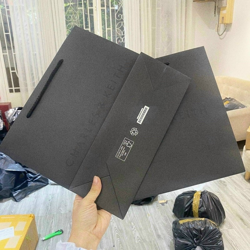 Túi giấy đựng sản phẩm có logo