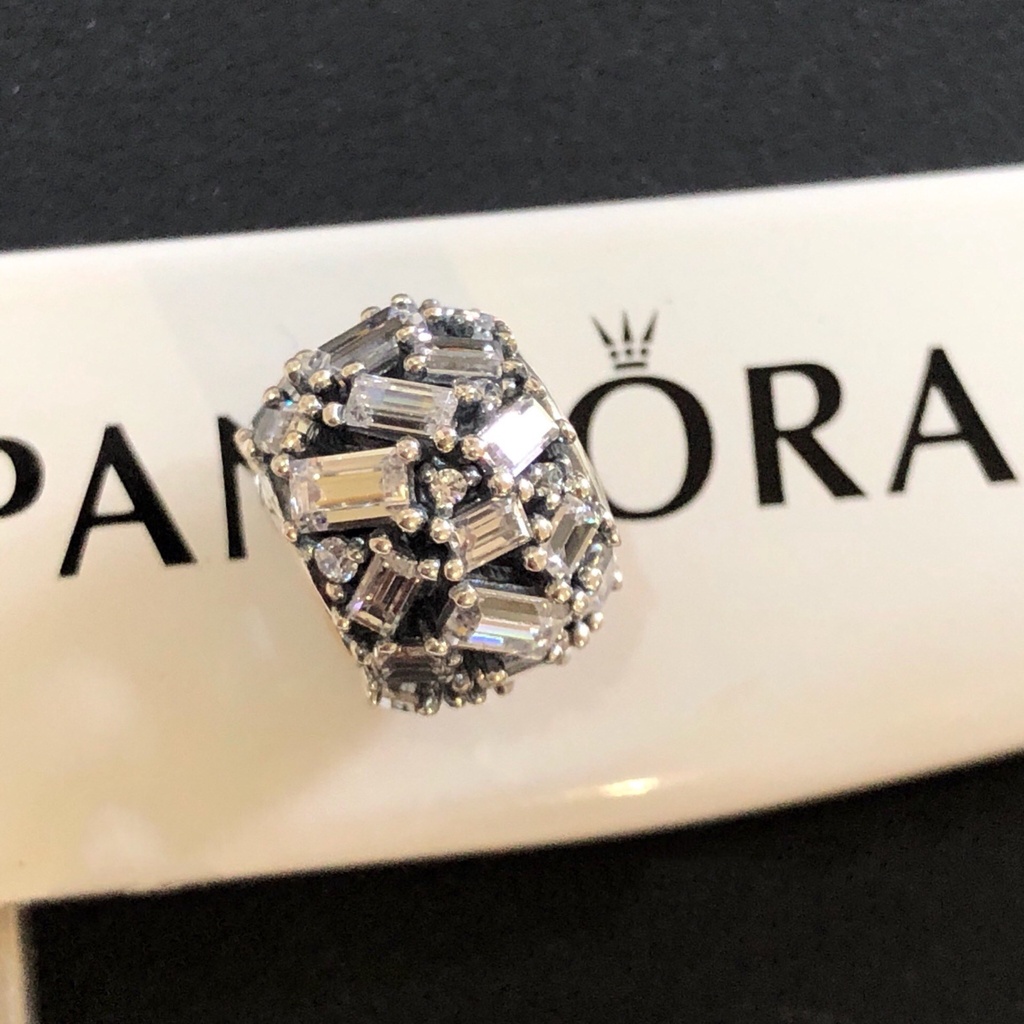 Hạt chạm khắc thành đá quý trang nhã