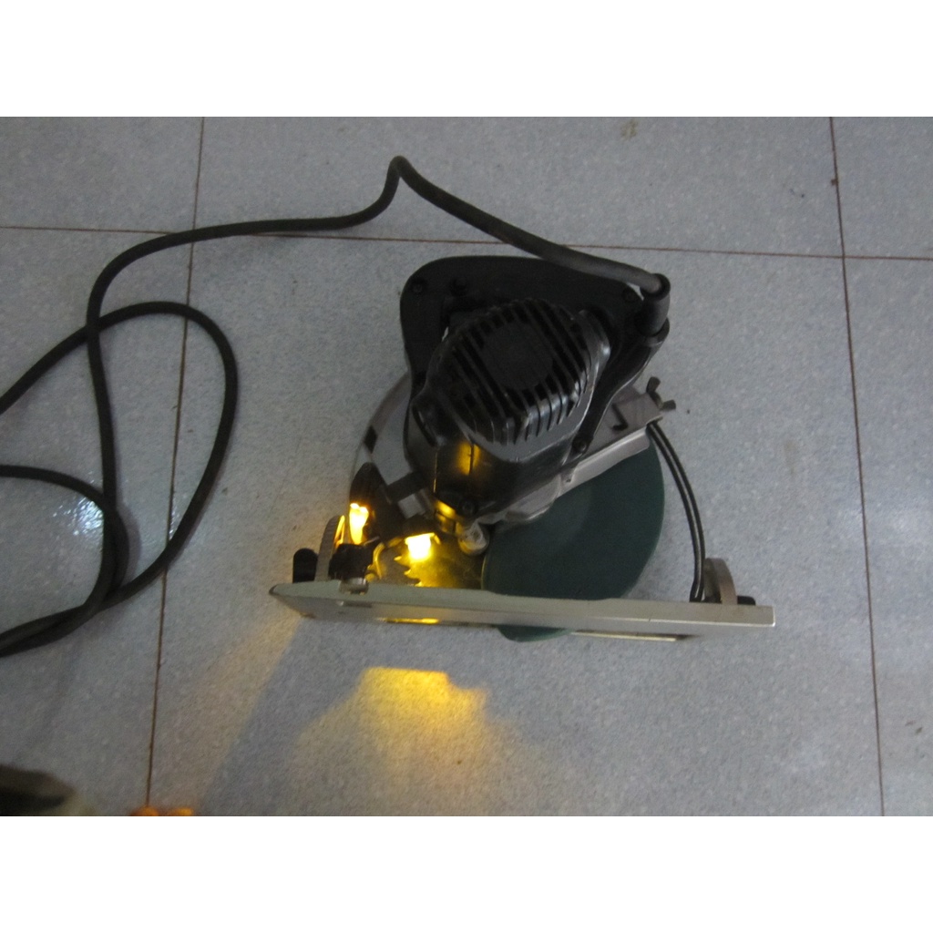 Thanh lý máy cưa đĩa cầm tay Hitachi C7MB2 đời cao có đèn led và thắng hãng bãi nội địa Nhật