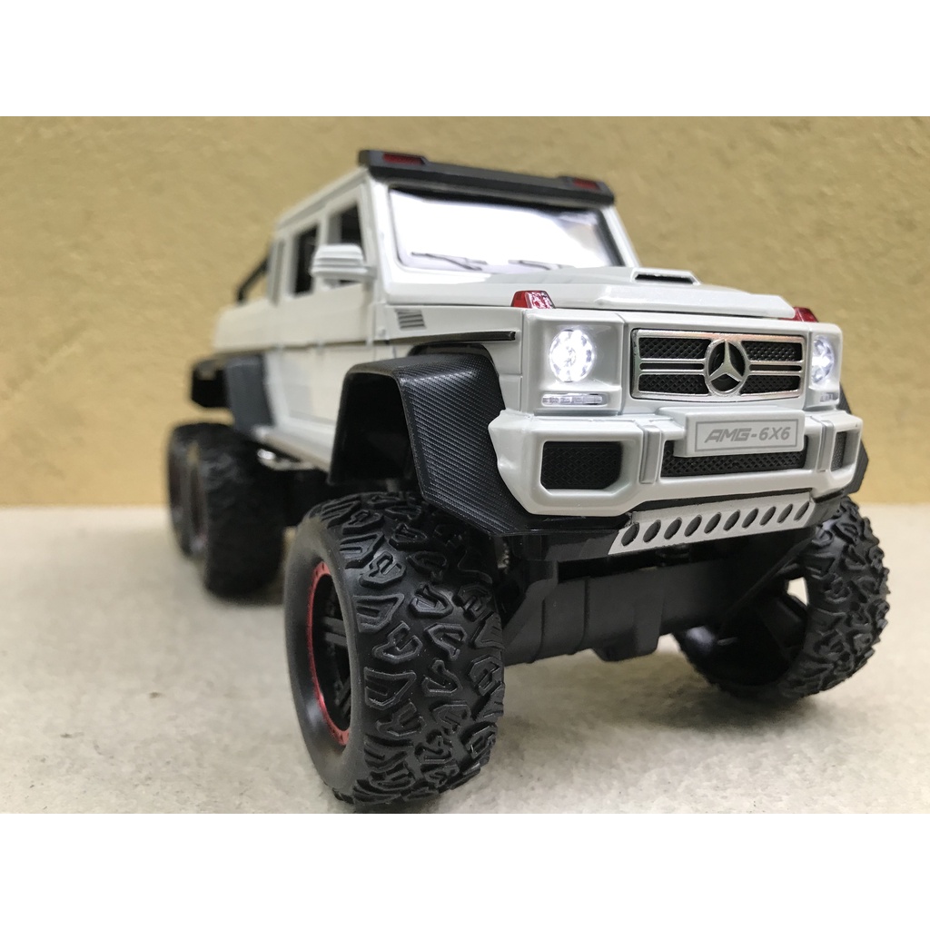 Mô hình xe MERCEDES G63 AMG 6x6 1:24