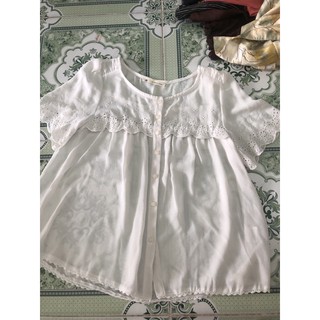 Áo sơ mi nữ màu trắng dáng xoè