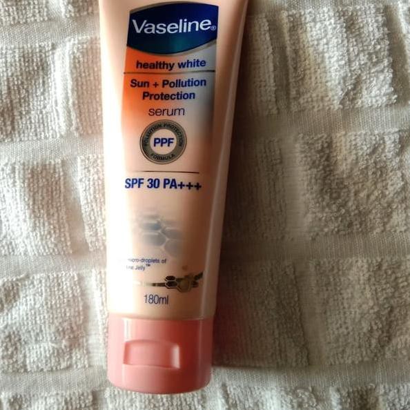 ★Mới - mới★ Serum Vaseline dưỡng trắng da chống nắng SPF 30 180 ml TUR09