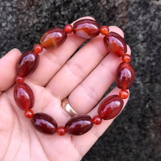 Vòng tay lu thống đá màu đỏ 12ly