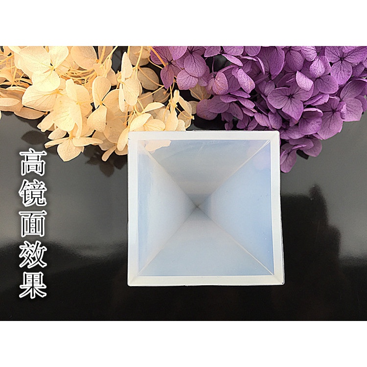 Khuôn silicone làm kim tự tháp bằng keo epoxy resin, làm handmate