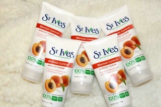 Tẩy da chết St.Ives