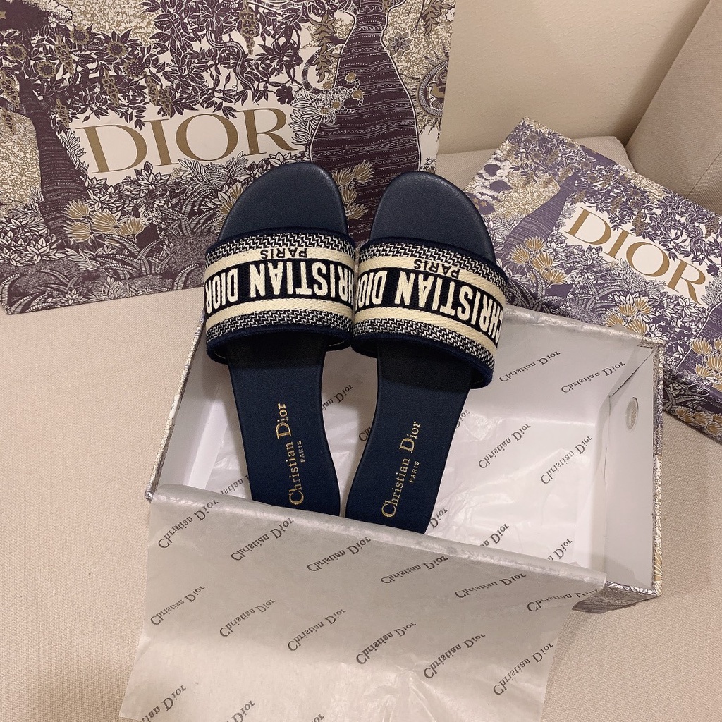 Xăng đan Nữ Đế Bệt Bằng Da Tổng Hợp Mới