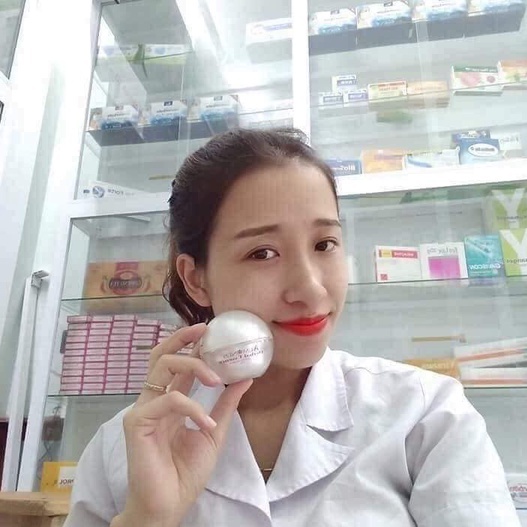 Kem dưỡng da ban ngày hạnh nhân nâng tone, dưỡng trắng ALMONDS