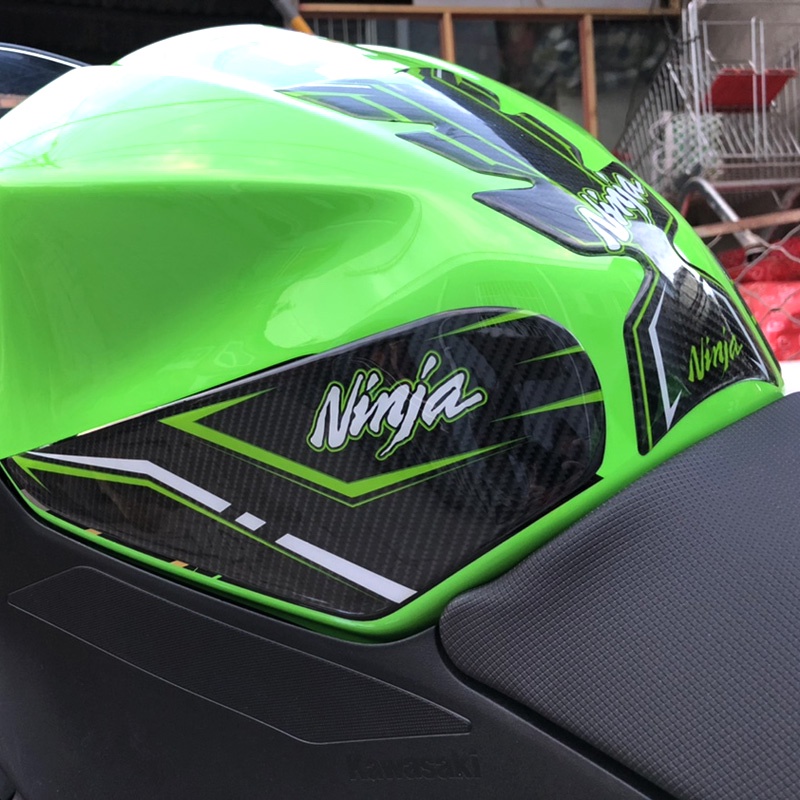 Miếng Dán Bảo Vệ Nắp Bình Xăng Xe Mô Tô kawasaki ninja 400 5d Bằng Sợi carbon Cao Cấp