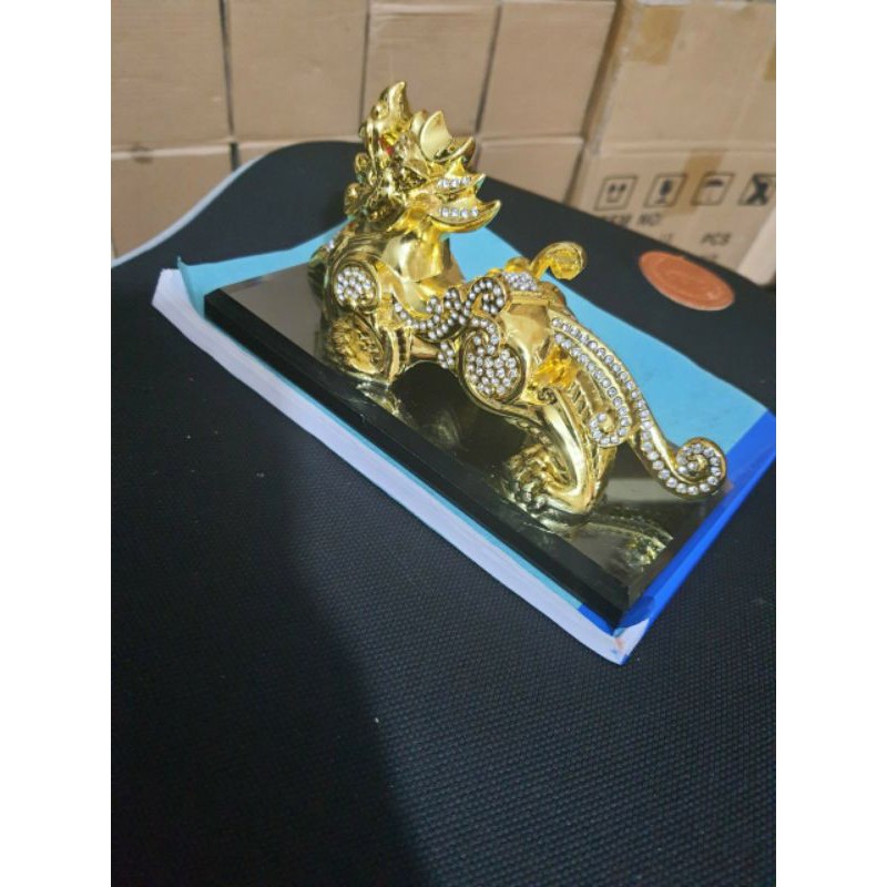 Tượng Tỳ Hưu Phong Thủy Kiêm Bình Đựng Nước Hoa Trang Trí Taplo Xe Hơi
