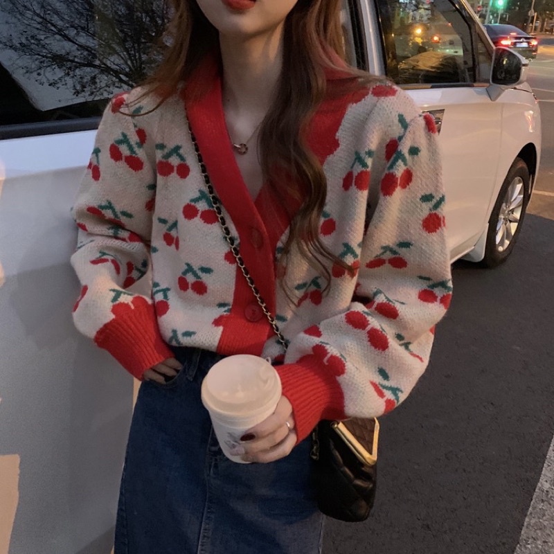 SẴN - áo croptop len hoạ tiết cherry