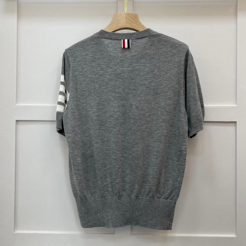 Áo len mỏng tay ngắn dáng rộng in hình con chó thương hiệu Thom Browne cao cấp