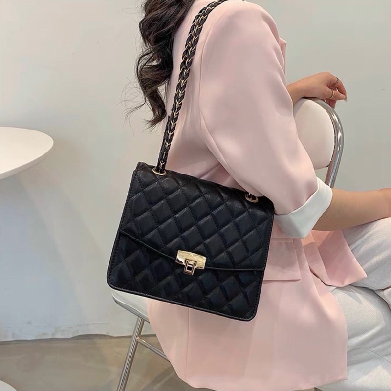 Túi Xách Nữ, Túi Đeo Chéo Trần Trám Khoá Gập Size 24 Dập Logo Đầy Đủ
