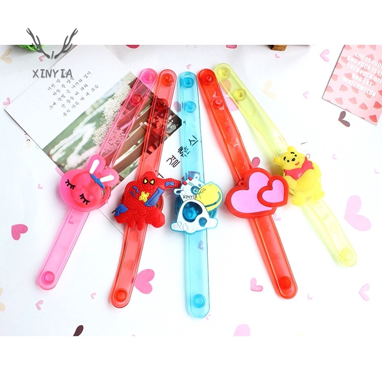 Vòng tay có đèn led thiết kế trong suốt hình hoạt hình đáng yêu | BigBuy360 - bigbuy360.vn