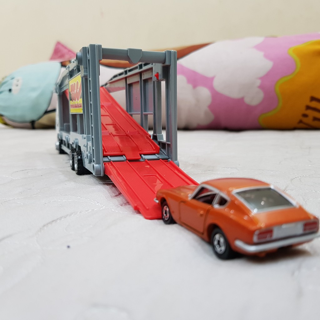 Xe mô hình Tomica Carrier Car TTC