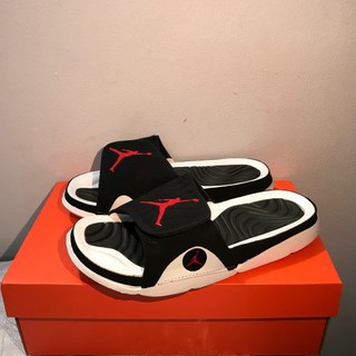 Dép quai ngang jordan 3 màu đen trắng logo đỏ tặng kèm hộp