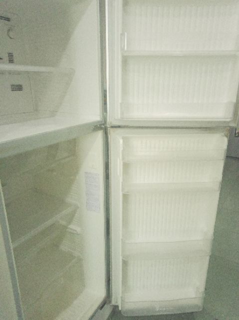 Tủ lạnh panasonic 260 lít, lạnh nhanh, tiết kiệm điện, giá rẻ.