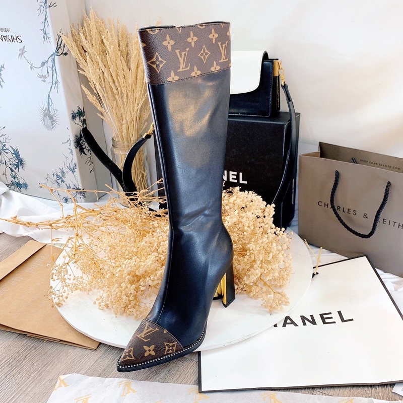 ♥️ Bốt da lỳ pha hoạ tiết Lờ Vê , 2 dáng cổ lửng và cổ cao. Siêu chanh xả, hàng fullbox xịn xò