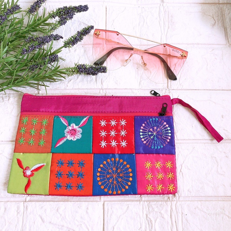 Ví lụa thêu ô vuông đựng mỹ phẩm