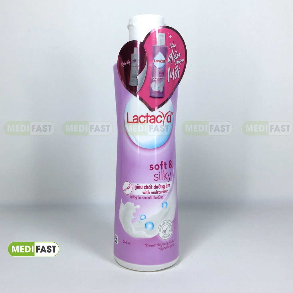 Dung dịch vệ sinh phụ nữ Lactacyd Soft &amp; Silky - Giúp dưỡng ẩm, bảo vệ vùng kín - Mẫu mới