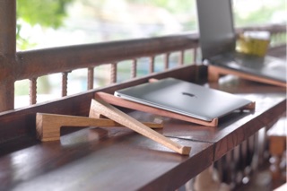 Thanh gỗ đỡ Macbook, thanh đỡ laptop