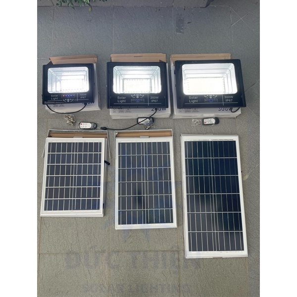 Đèn năng lượng mặt trời 3 màu ánh sáng Trắng, Vàng, Trung tính 100W 200W 300W chiếu sáng sân vườn chống nước IP67