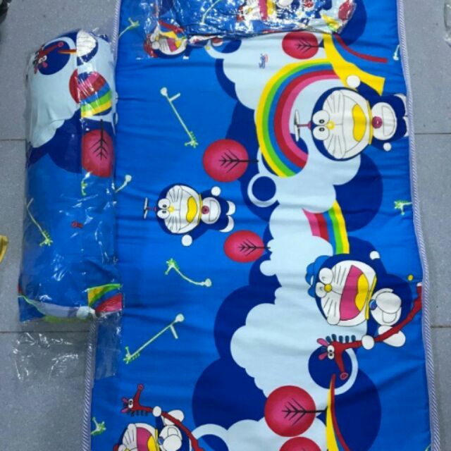 Grap nệm cho bé đi học