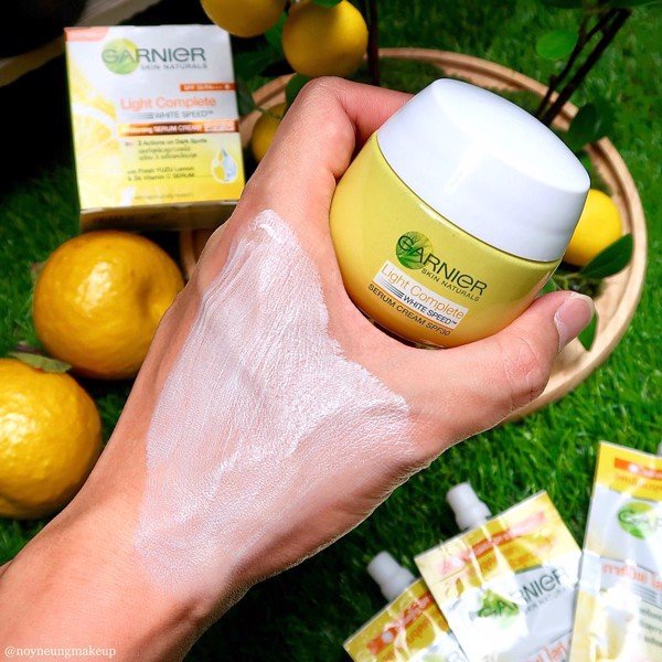 Kem Dưỡng Da Ban Ngày Garnier Light Complete Speed Whitening Serum Cream SPF30 PA+++