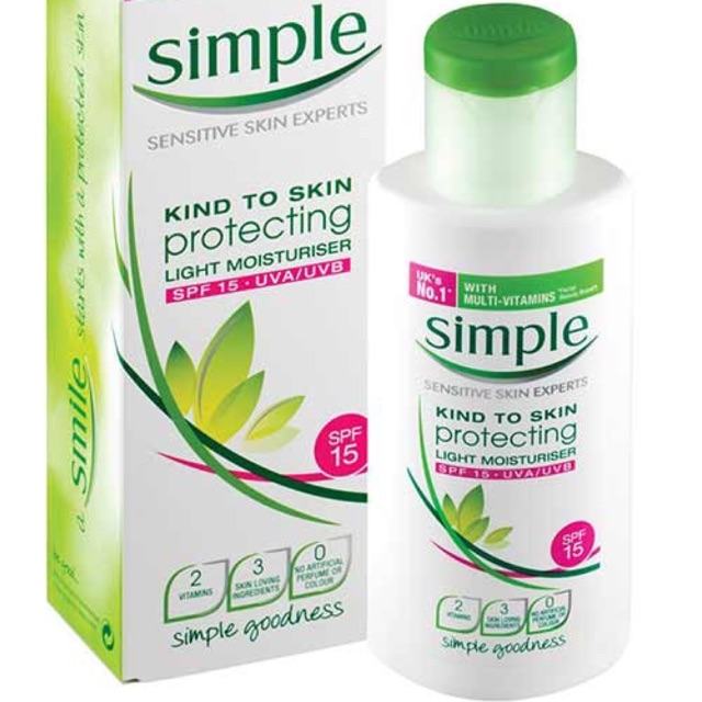 Kem Dưỡng Ẩm Simple Protecting Light Moisturiser SPF15