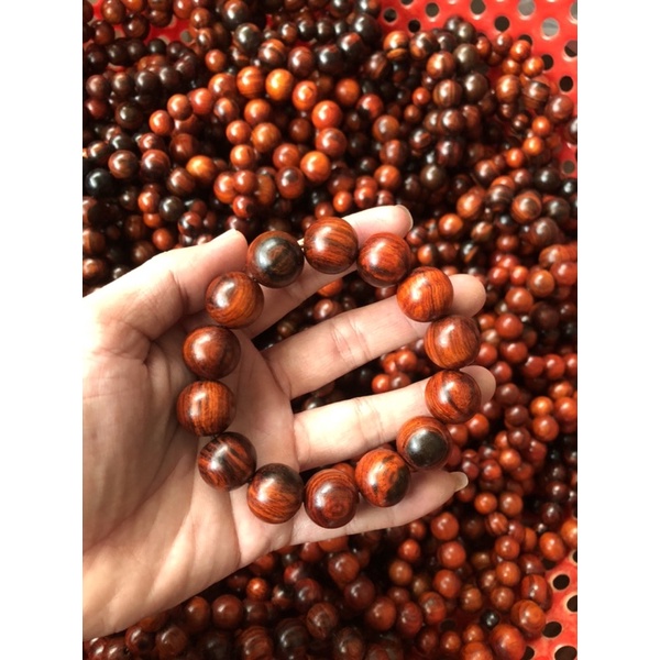 vòng gỗ trắc đỏ đen loại đẹp size từ 10 đến 16 li