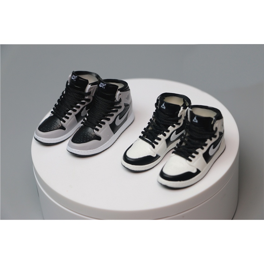 Mô Hình Giày Bóng Rổ Gấu Trúc Đỏ 3D 1 / 6 Gray J0rdan 1 Shadow 2.0 12 "Thời Trang