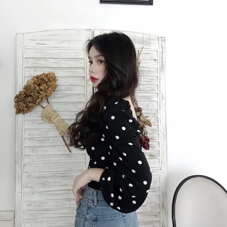 Áo chấm bi tay bồng