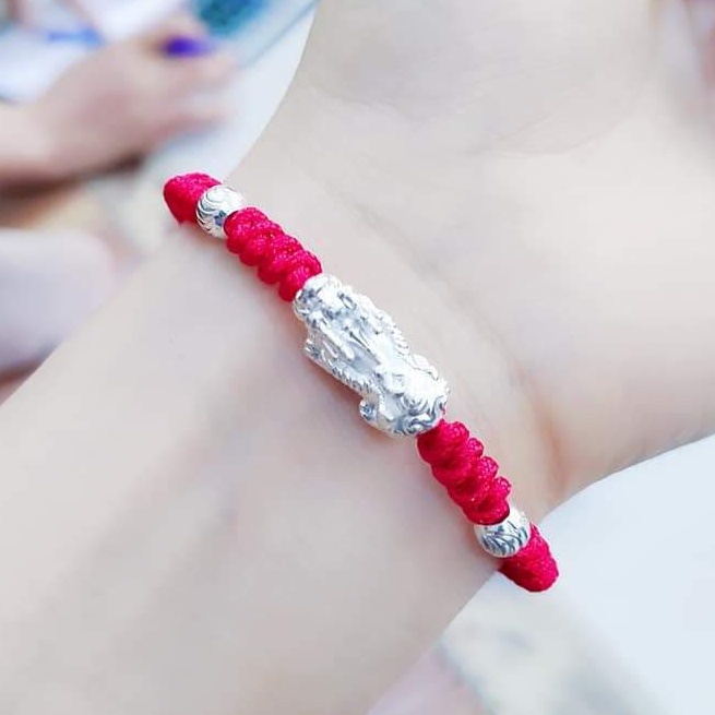 Vòng chỉ đỏ tết Tỳ Hưu bạc ta_ van jw