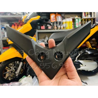 chữ V gắn ex nhỏ