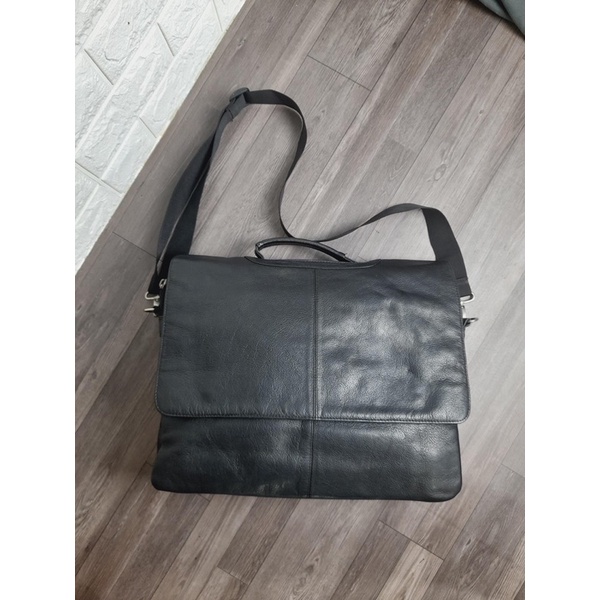 Túi Da Si Công Sở hiệu East West London.