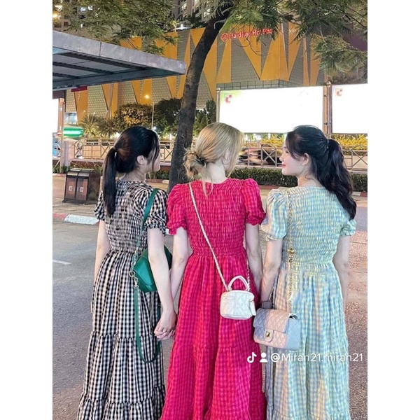 Váy Kẻ Cổ V Chun Lưng