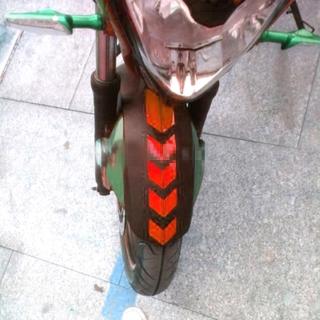 Decal dán phản quang hình mũi tên cho xe máy
