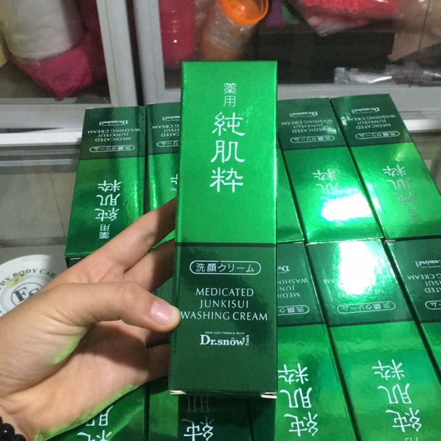 Sữa rửa mặt trắng da Nhật Bản