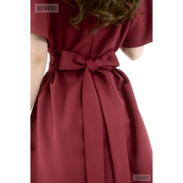 Đầm váy màu đỏ đô thắt nơ eo